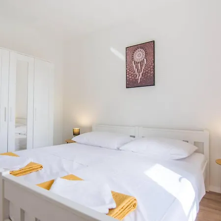 Nia - Dream Vacation In Biograd