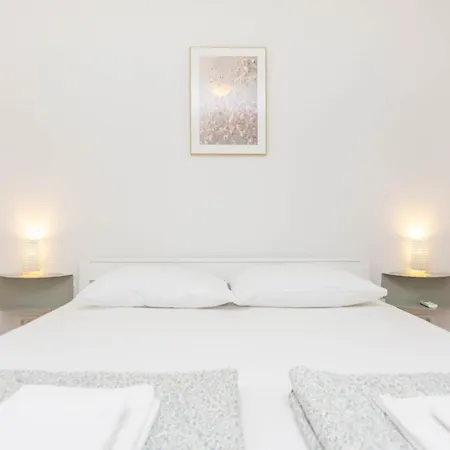 Nia - Dream Vacation In Biograd *