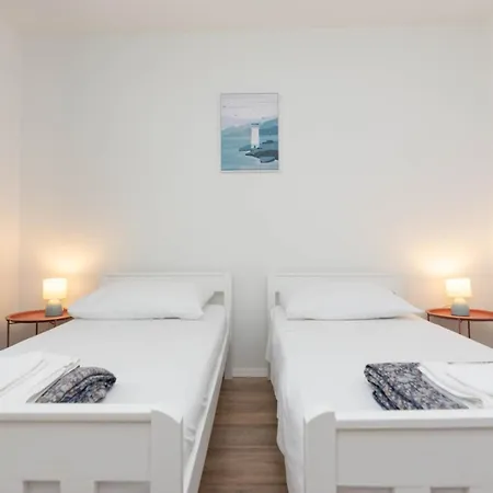 Nia - Dream Vacation In Biograd