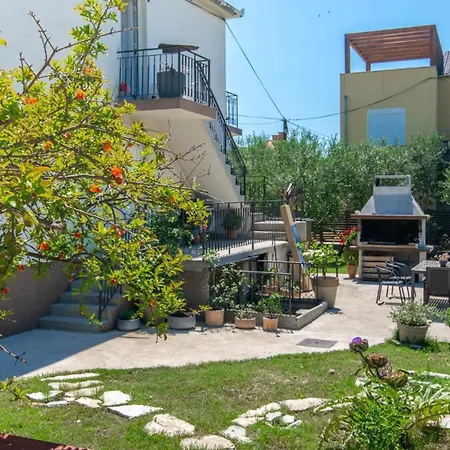 Nia - Dream Vacation In Biograd *